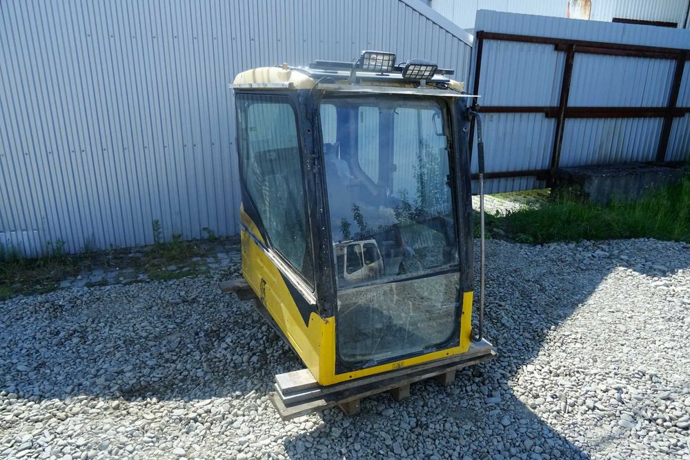 Kabina do koparki Komatsu PC340-7K.