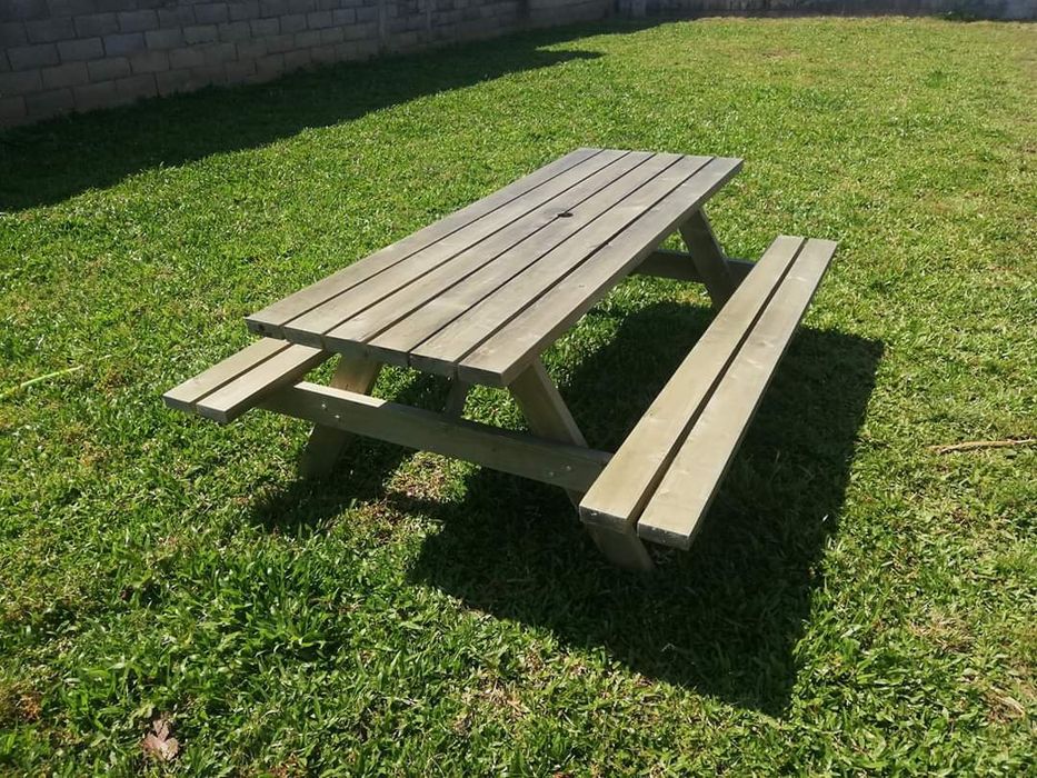 Mesas de jardim em pinho nórdico tratado