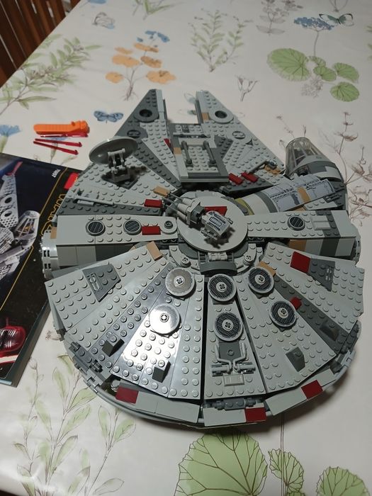 Lego star wars  millennium falcon