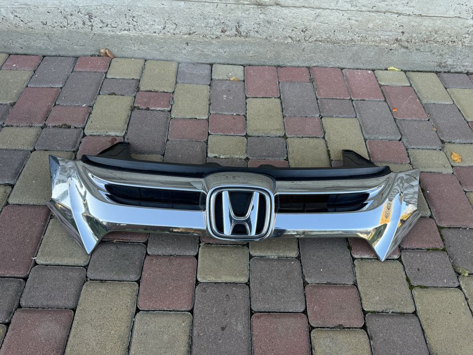 honda crv решітка радіатора 2015-2018