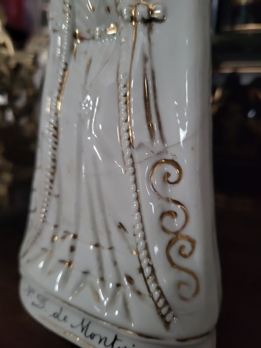 Maryja z Montaigu Matka Boska z porcelany