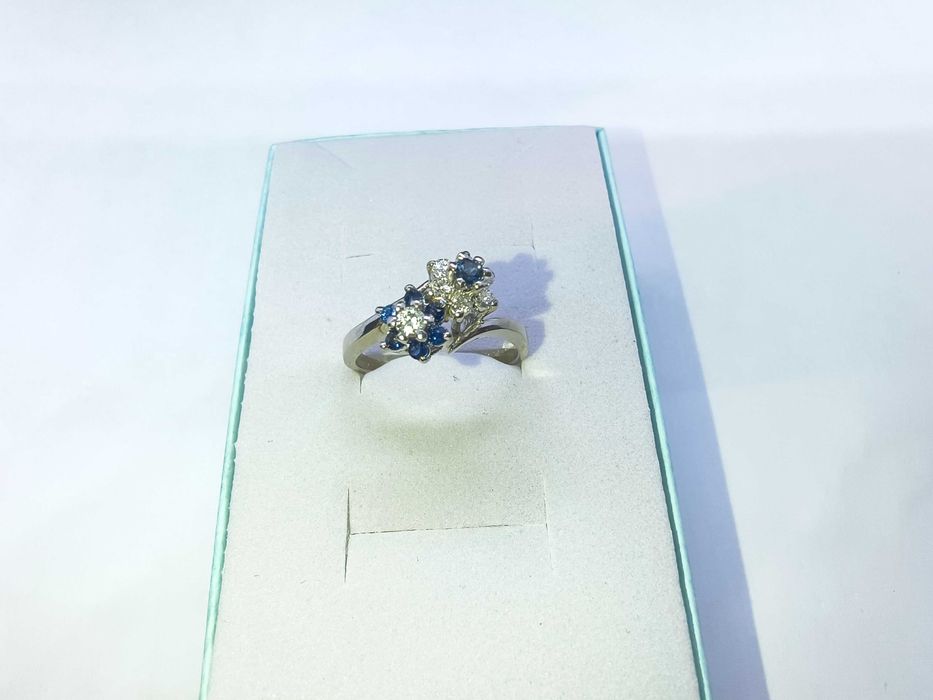 Złoty pierścionek z brylantami i szafirami, certyfikat