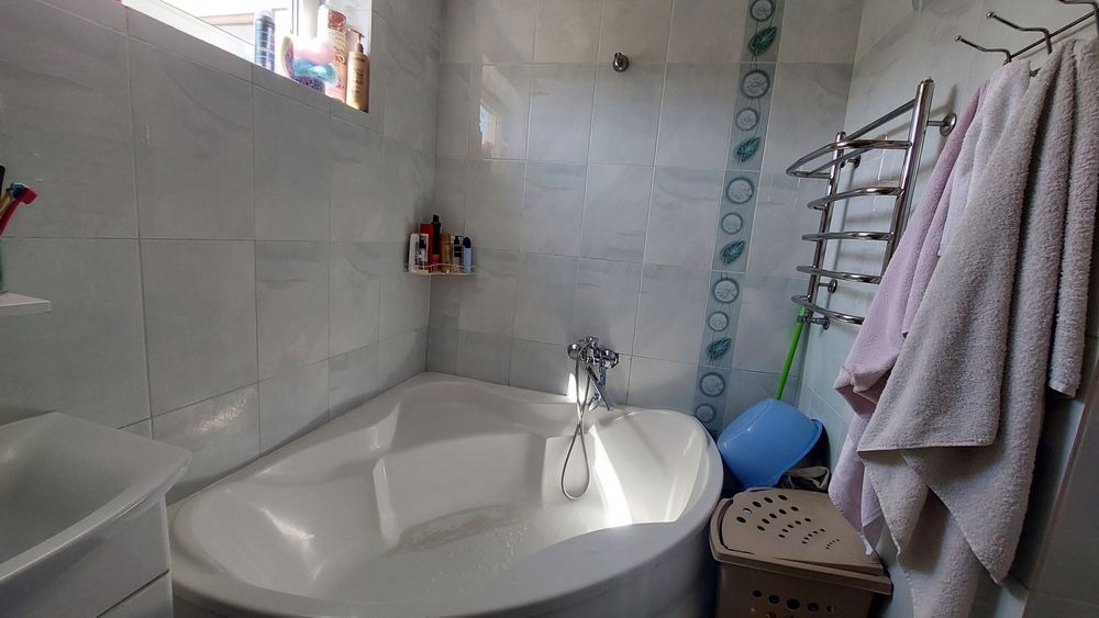 Продам 2-кімнатну квартиру. Вул.Коцюбинського,50.