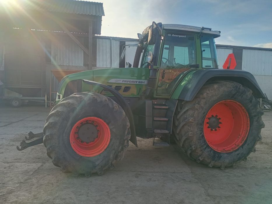 Ciągnik rolniczy Fendt 924 rok 2003