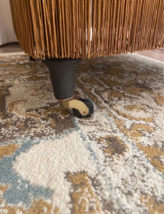 Puff vintage com rodas