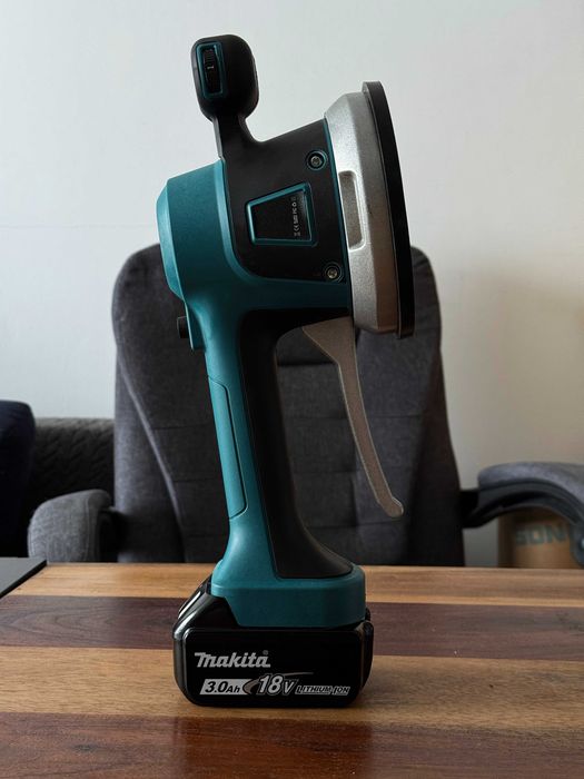 Solidny wibrator glazurniczy na baterie Makita LXT 18V do kafli płytek