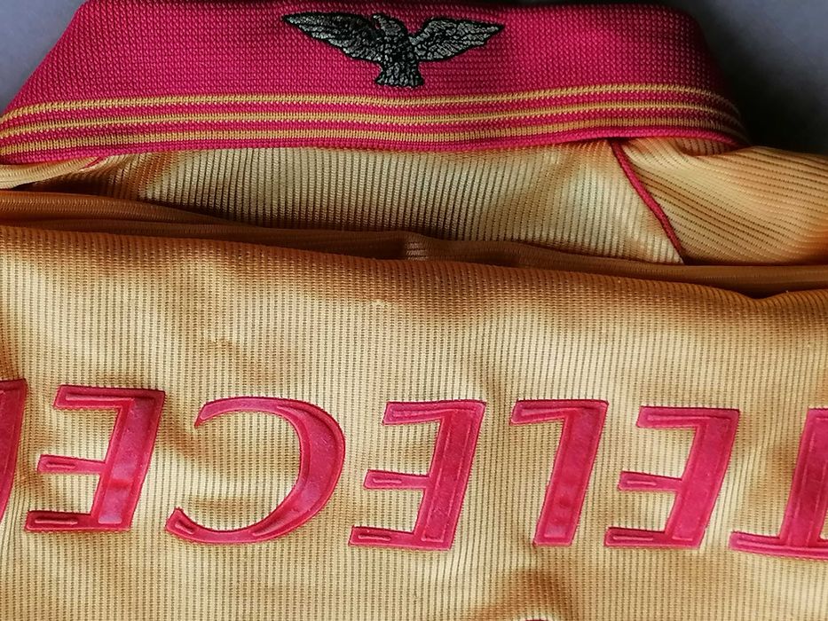 Emoldurar EUSÉBIO Camisola Autografada Ano 2000 (Autenticidade)