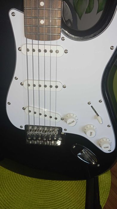 Gitara elektryczna Harley Benton ST-20 BK Stratocaster+ kabel gitarowy i stroik/tuner
