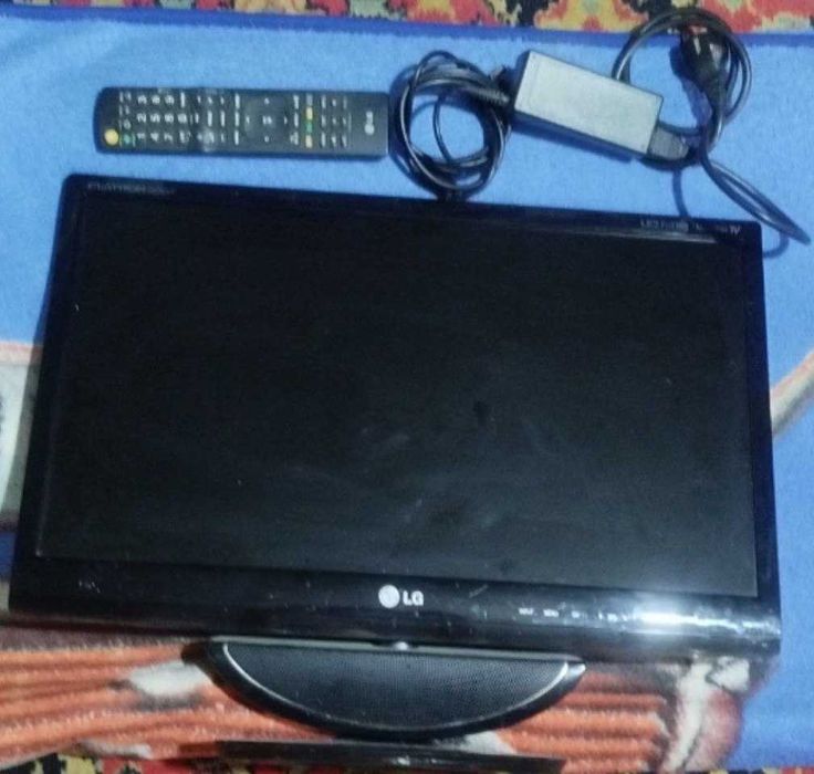 Монітор LG M2280DF