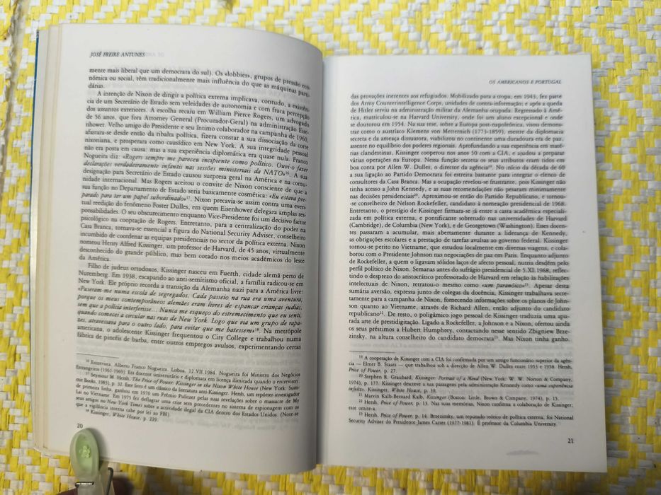 Os Americanos em Portugal Vol I – 
José Freire Antunes