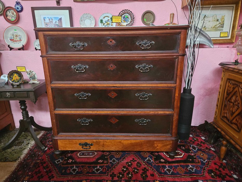 Grande cómoda, muito antiga, em madeira maciça com tampo em pedra - C