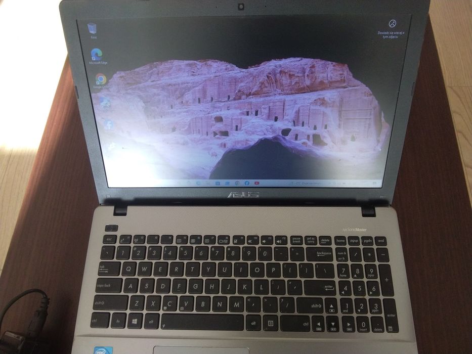 Asus x550c / lntel Pentium/ 8GB/ 2 dyski SSD 250GB+HDD 699 GB