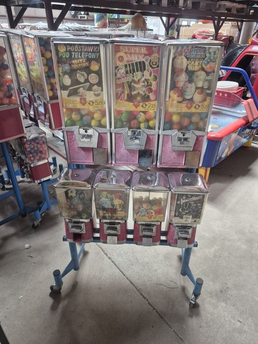 Automat zarobkowy , kulkimat , automat sprzedający kuleczki , wrzutowy