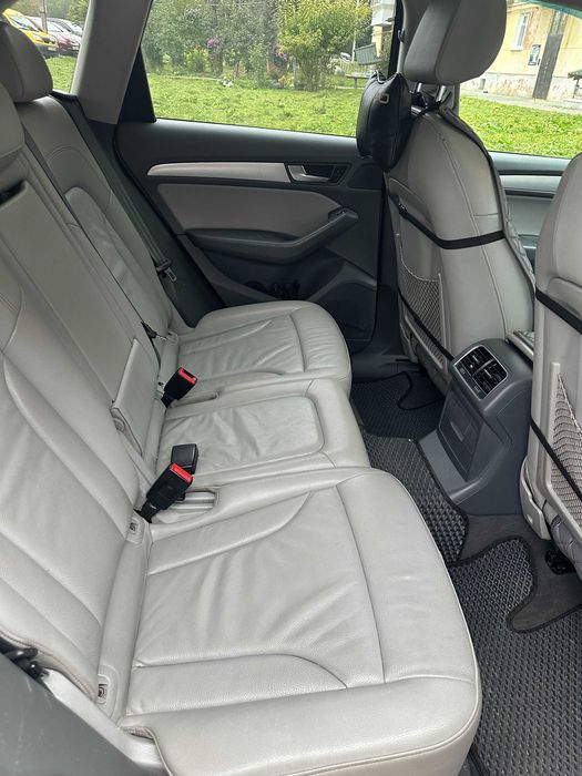 Автомобіль Ауді Q 5