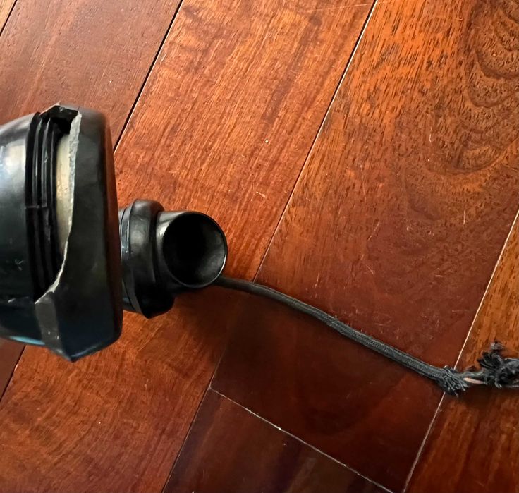 Stary, czarny telefon RWT