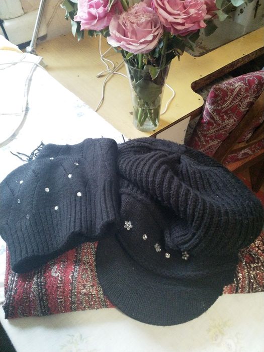 Шапки та шарф у гарному стані