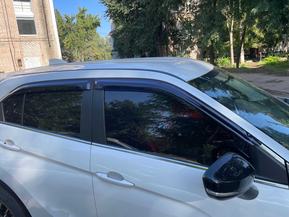 вітровики на Міцубісі Екліпс-кросс