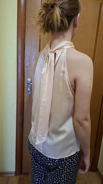 Атласная блузка с голыми плечами Forever 21 , размер С-М