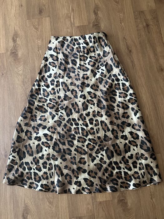 Довга атласна спідниця леопардова