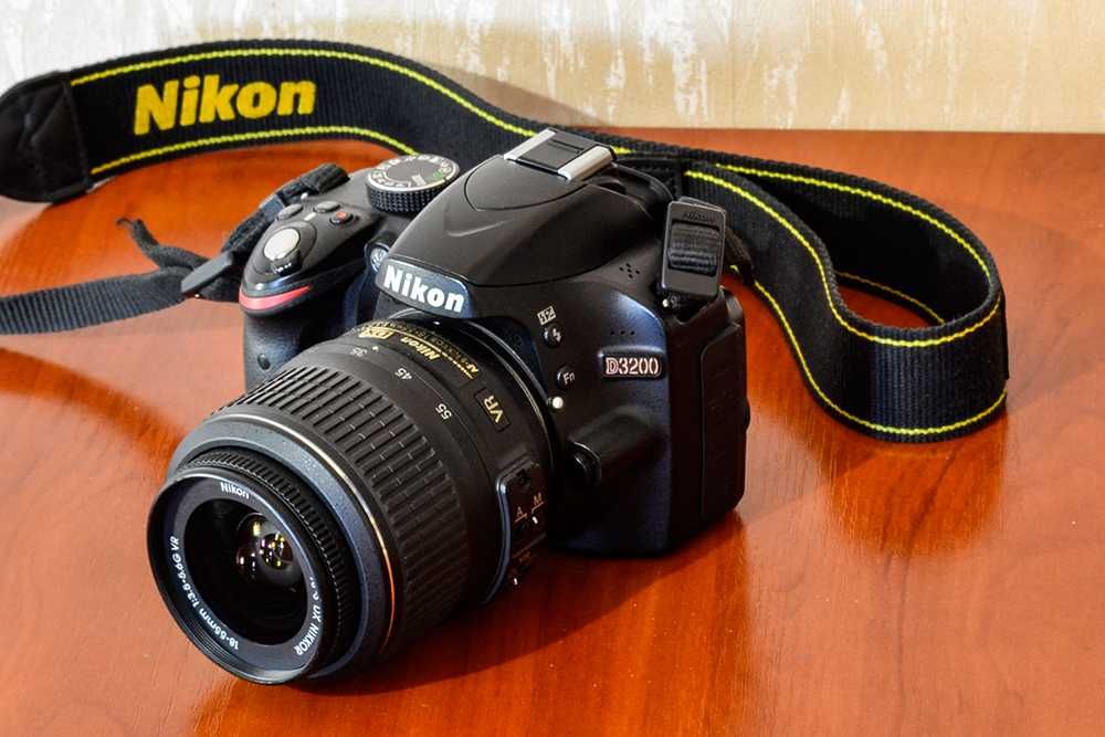 Продам Nikon D3200 Дзеркальний фотоапарат, об'єктив 18-55mm