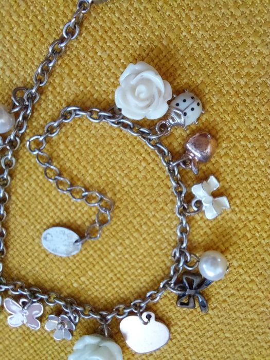 Bransoletka damska z zawieszkami