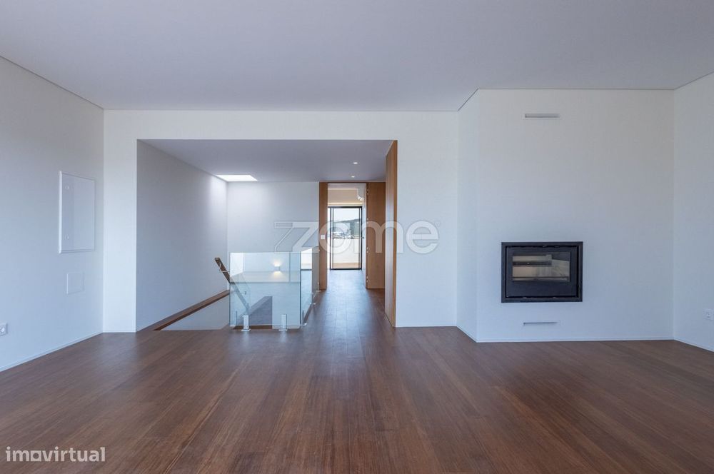 Apartamento T4 Duplex Novo no Prestigiado Edifício Alameda