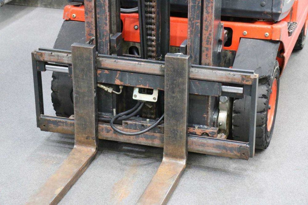 Empilhador GPL gás Linde H16T-03 - 1.600 Kg (2512)