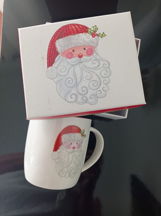 Caneca de loiça com caixa