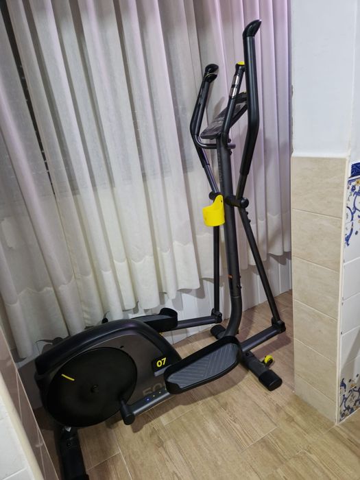 Eliptica Domyos 500 ainda com plásticos