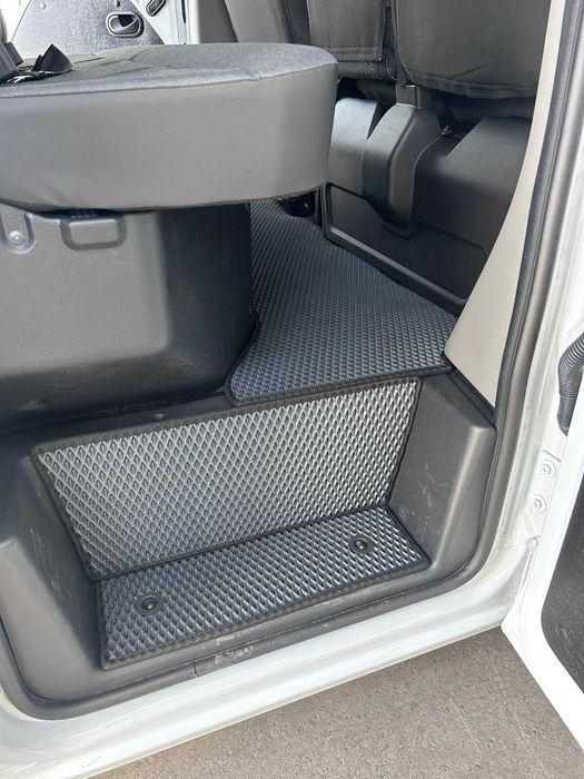 Коврики в салон EVA Renault Master 2010-2024 с порогами и шторами
