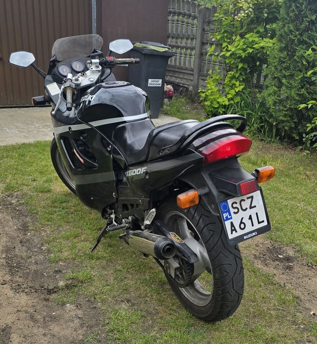 Suzuki GSX 600F .