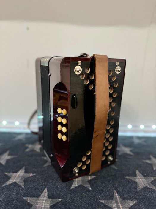Concertina hohner 3 voz direta Lanhoso • OLX Portugal