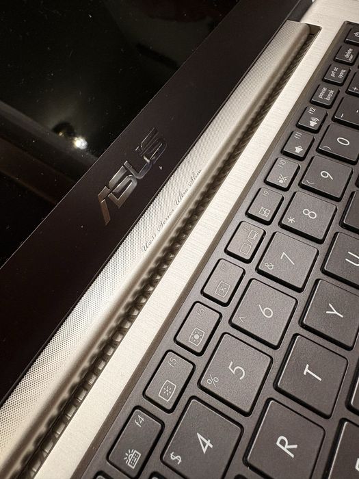Ноутбук ASUS на запчастини на розбір
