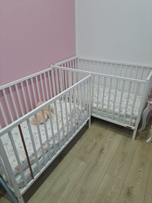 Sprzedam dwa łóżeczka