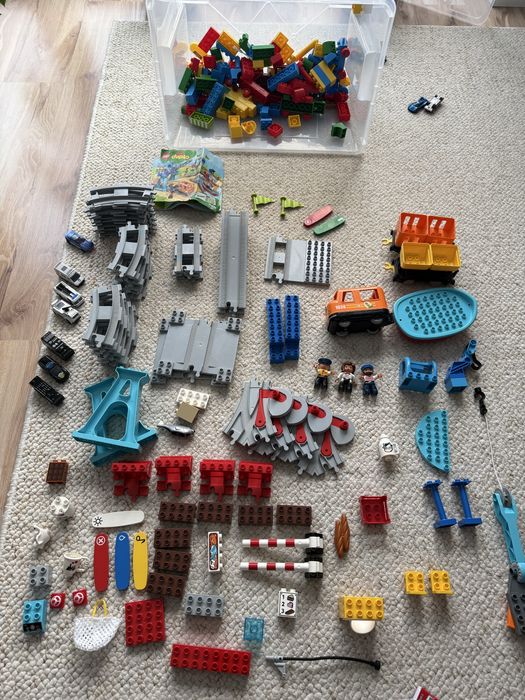 Lego duplo pociąg towarowy 10875 + tory ze szlabanem 10882