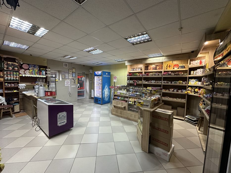 Продам в центрі приміщення 81м2