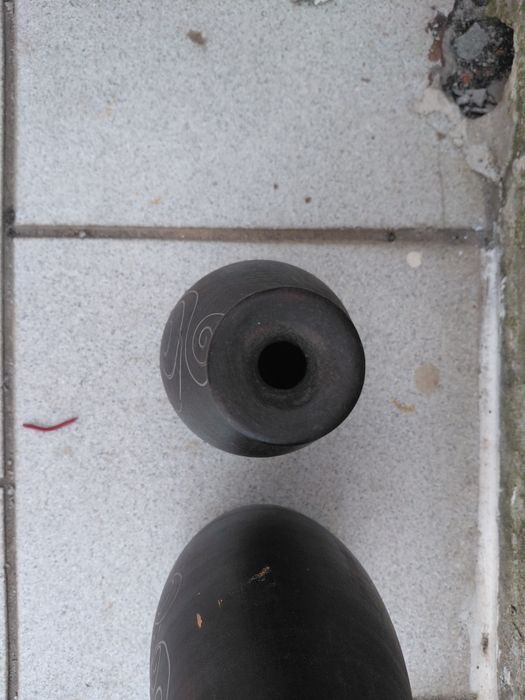 2 Bules pretos de sala com ligeiras marcas de uso 5€ as 2