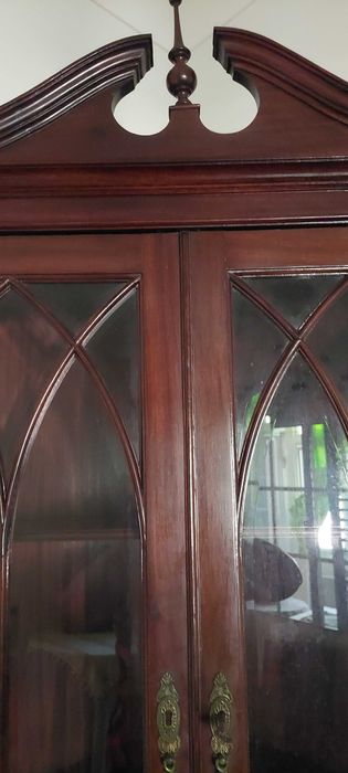 Cantoneira em folha de nogueira