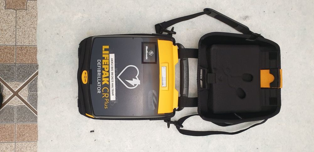 Lifepak CR Plus defibrylator