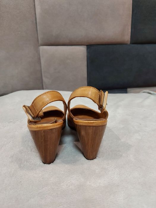 Beżowe skórzane pantofle firmy RYŁKO roz. 38 na koturnie wygodne