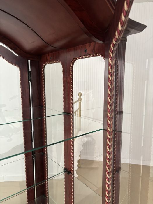 Vitrine com espelho de fundo e gaveta