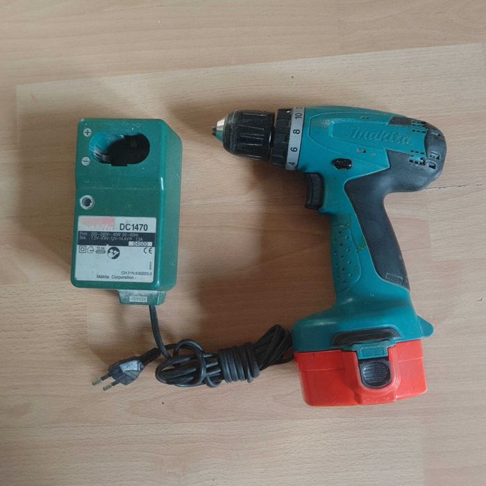 Makita 6281D stan nieznany bateria do regeneracji Wkrętarka +ładowarka