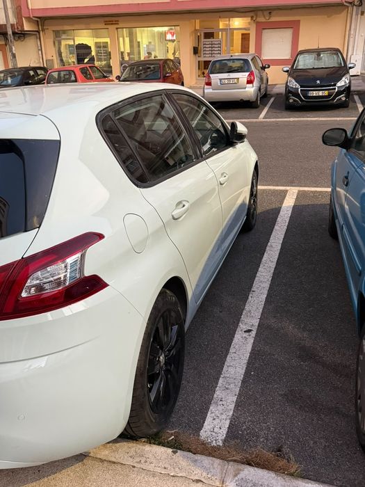 Peugeot 308 1.2 puretech ano 2016 em excelente estado geral  com apena 178 mil km