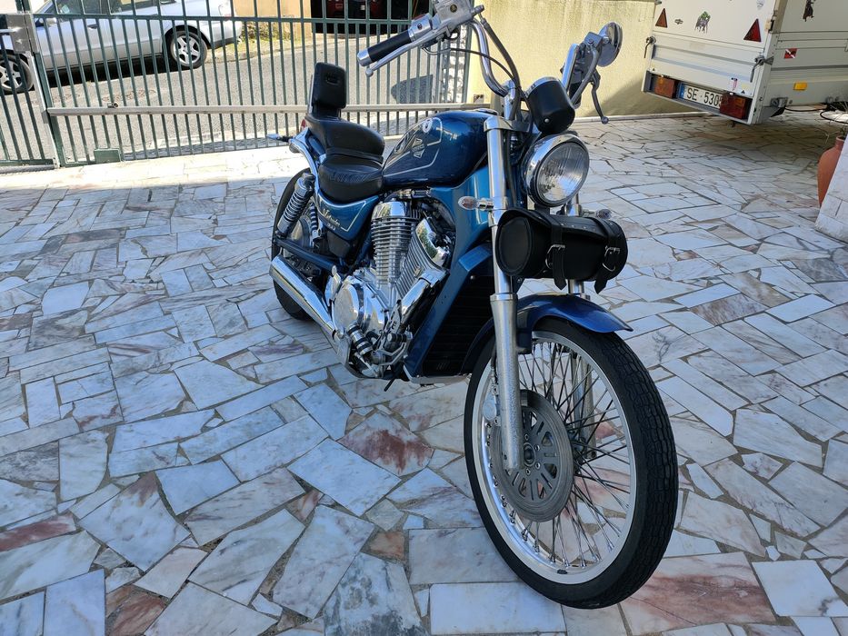 Suzuki intruder vs800