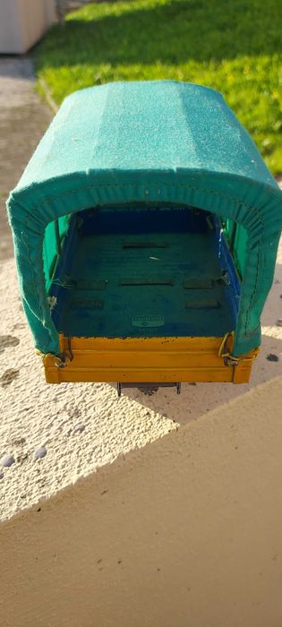 Fourgon Renault em chapa