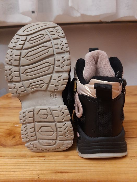 Зимове взуття для дівчинки