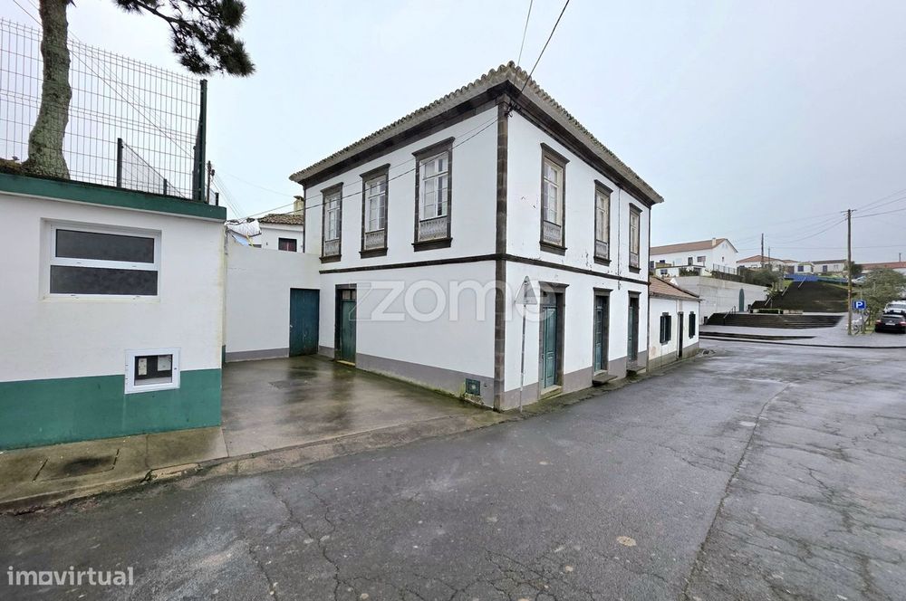Moradia T4 com entrada lateral - Achada, Nordeste
