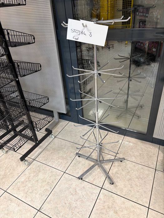 stojak metalowy na kółkach