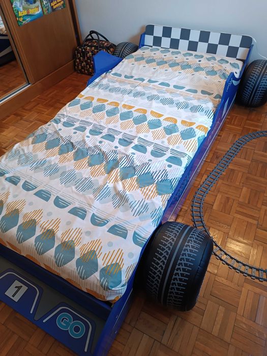 Vendo cama de criança nova