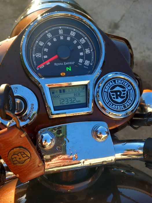 Royal Enfield 2023 – 1.200 km – Excelente  2 bancos de oferta